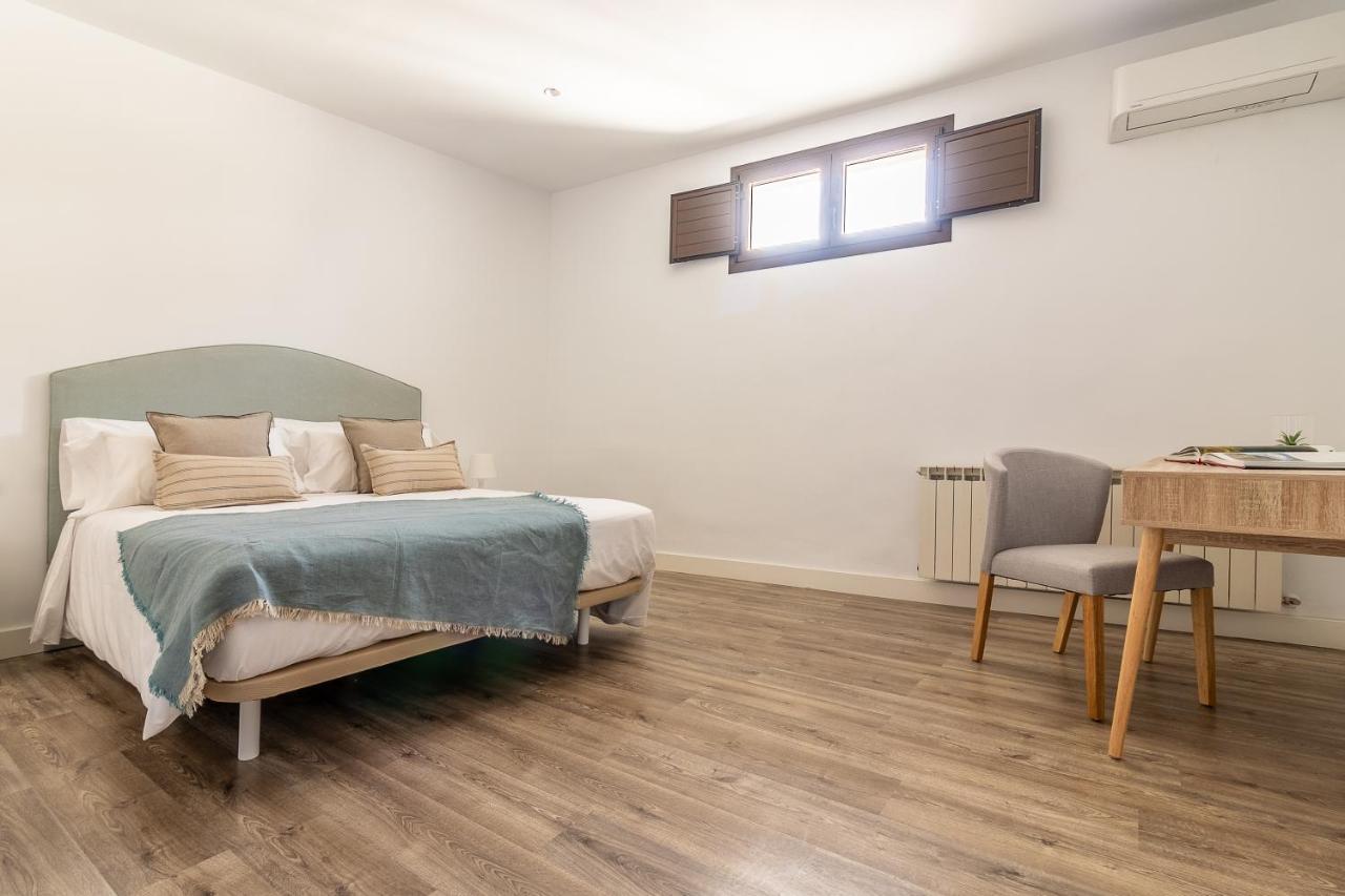 Apartamentos El Patio Plaza Santa Clara Caces エクステリア 写真