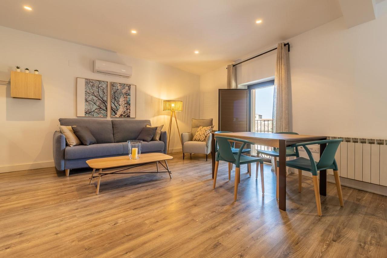 Apartamentos El Patio Plaza Santa Clara Caces エクステリア 写真