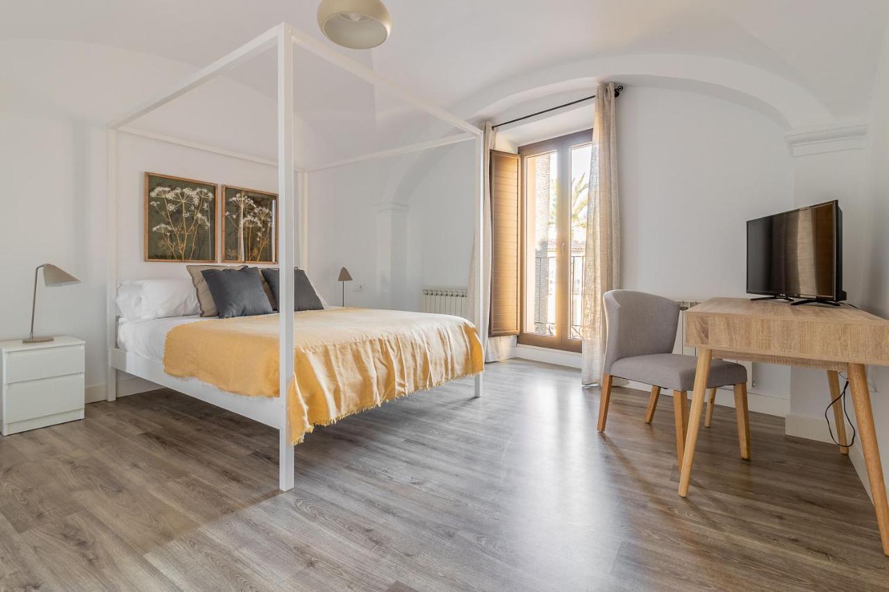 Apartamentos El Patio Plaza Santa Clara Caces エクステリア 写真
