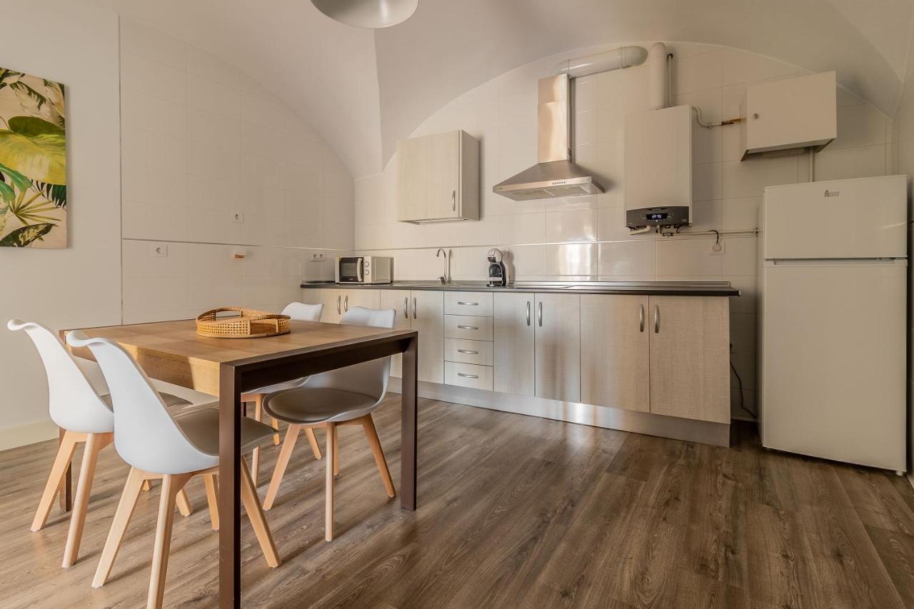 Apartamentos El Patio Plaza Santa Clara Caces エクステリア 写真