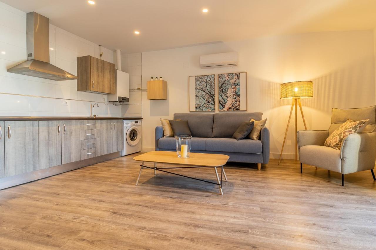 Apartamentos El Patio Plaza Santa Clara Caces エクステリア 写真