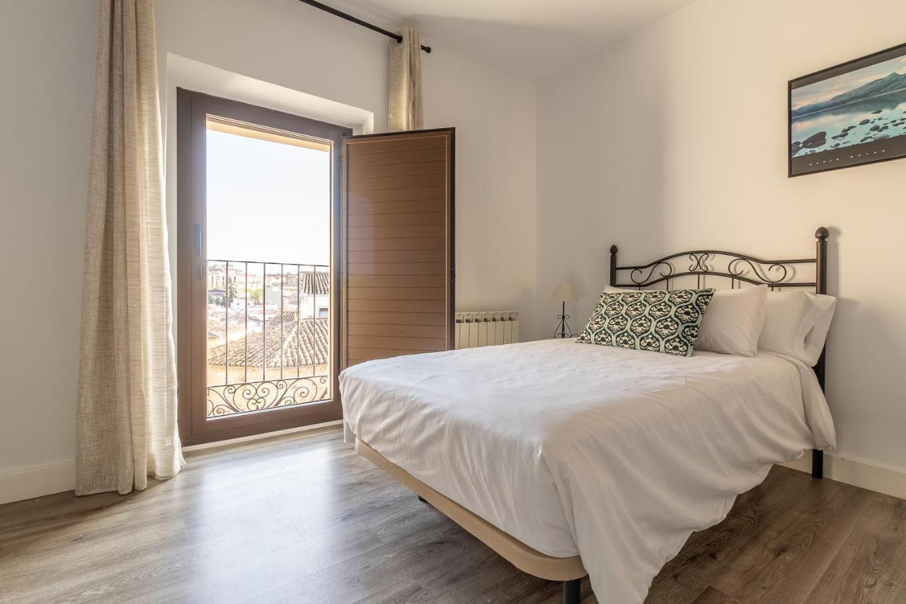 Apartamentos El Patio Plaza Santa Clara Caces エクステリア 写真