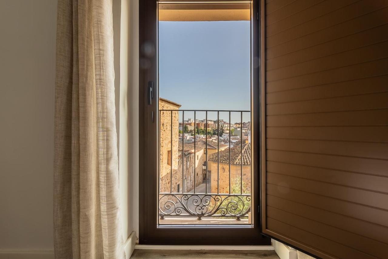 Apartamentos El Patio Plaza Santa Clara Caces エクステリア 写真