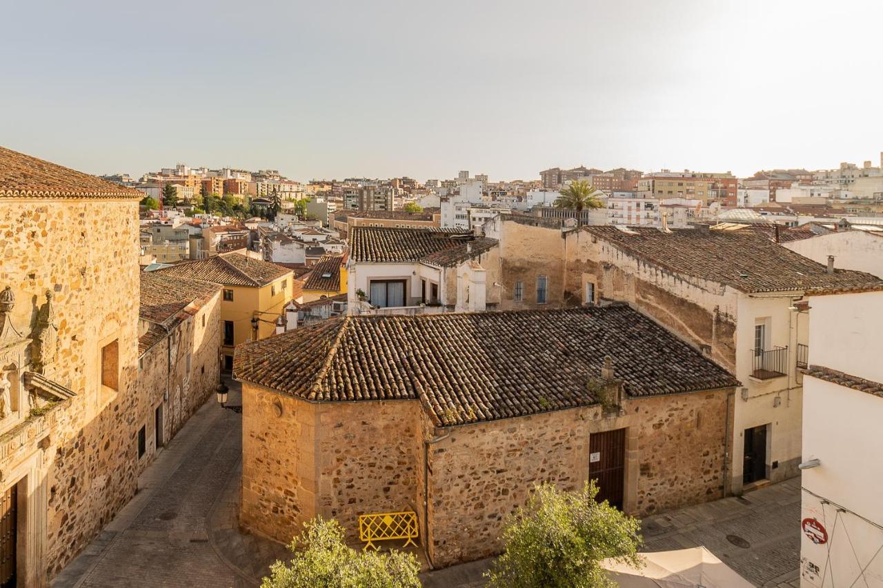 Apartamentos El Patio Plaza Santa Clara Caces エクステリア 写真