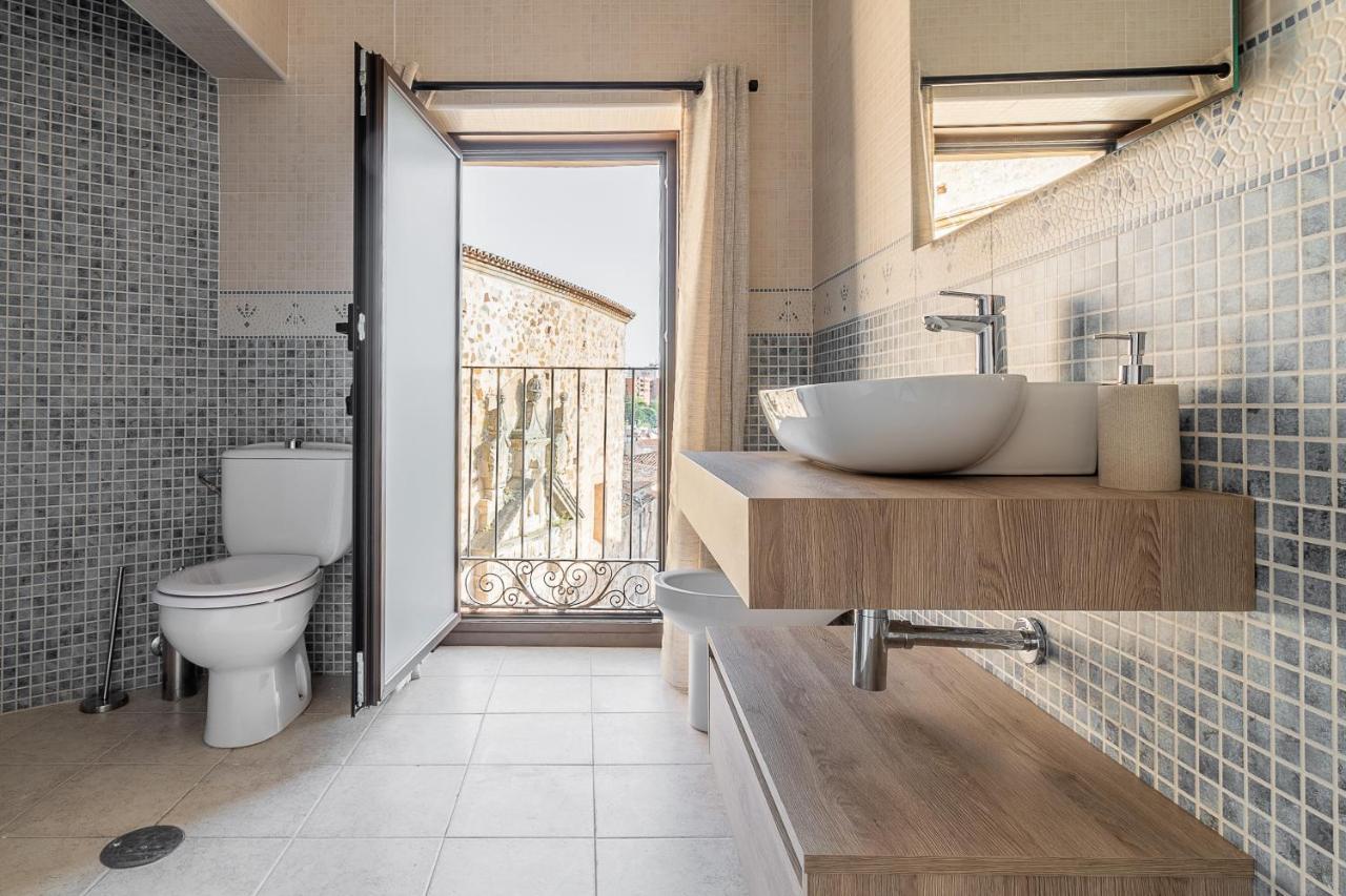 Apartamentos El Patio Plaza Santa Clara Caces エクステリア 写真